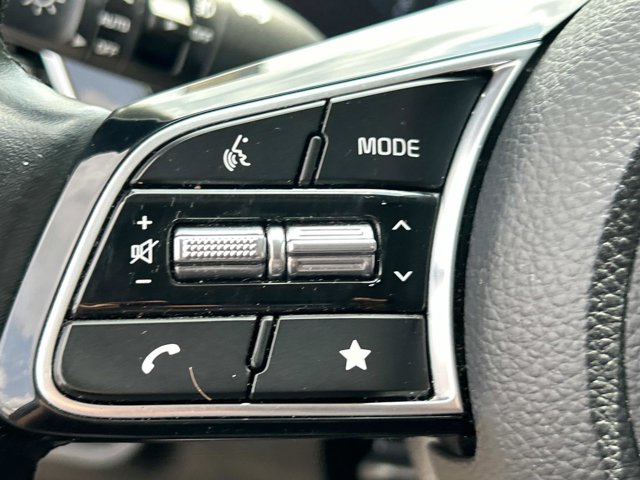Vehicle image 19 of 25