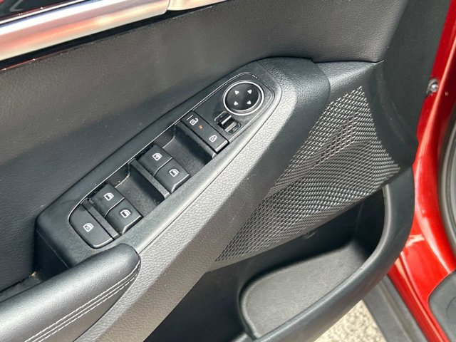 Vehicle image 18 of 25