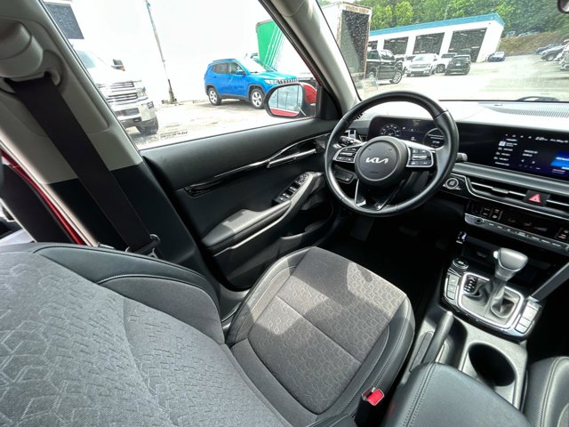 Vehicle image 14 of 25