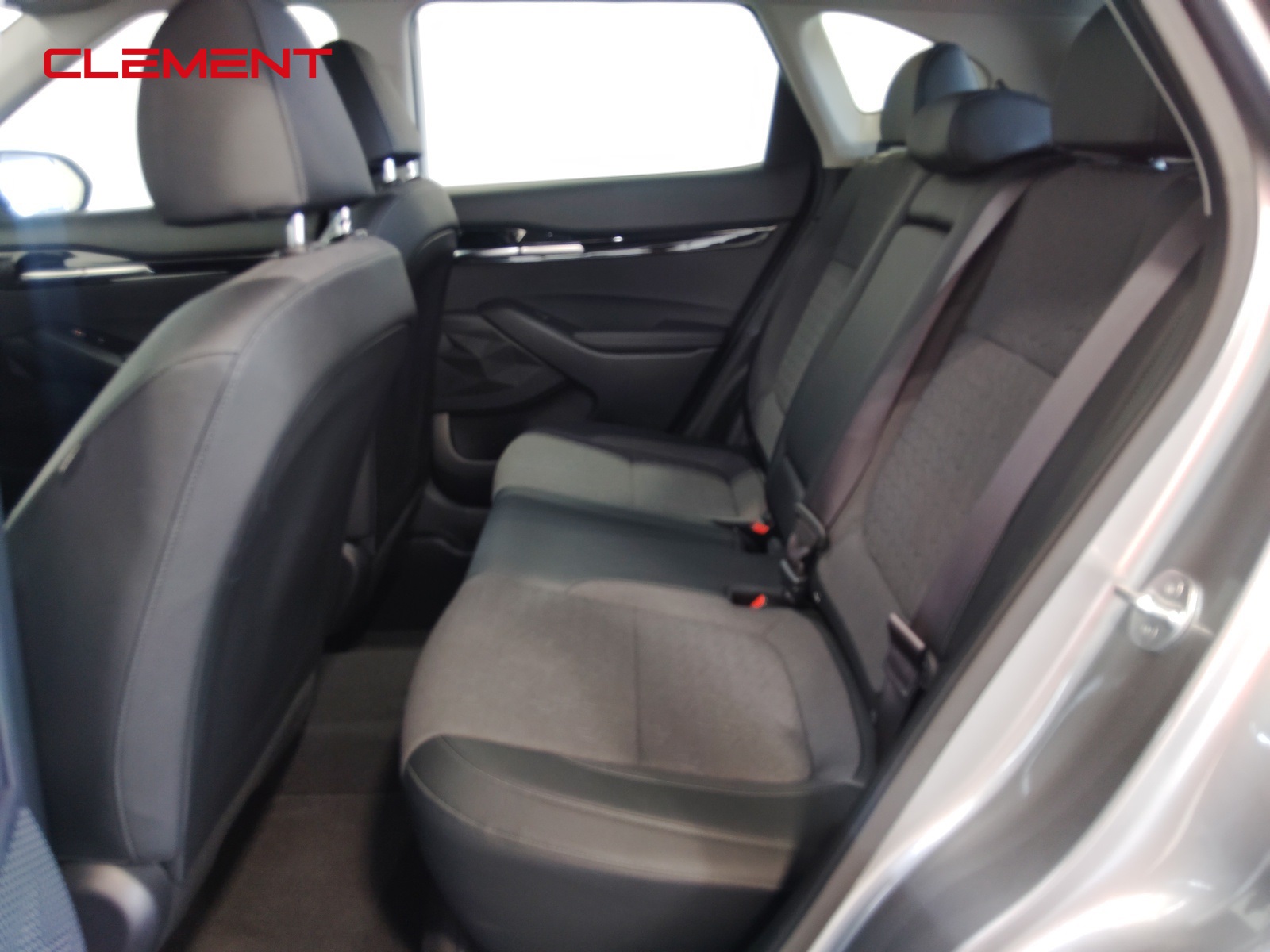Vehicle image 14 of 50