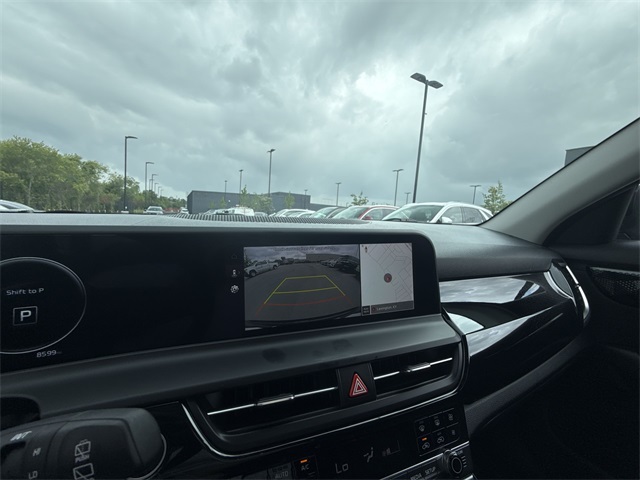 Vehicle image 16 of 23