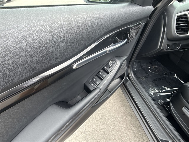 Vehicle image 18 of 23