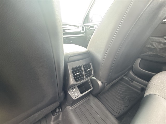 Vehicle image 19 of 23