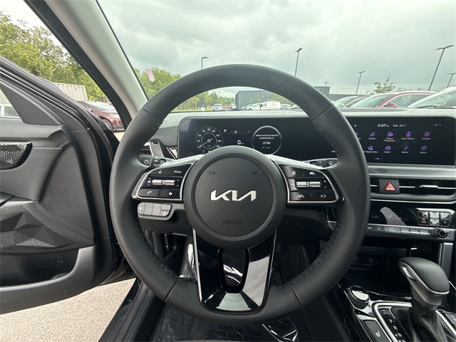 Vehicle image 15 of 23