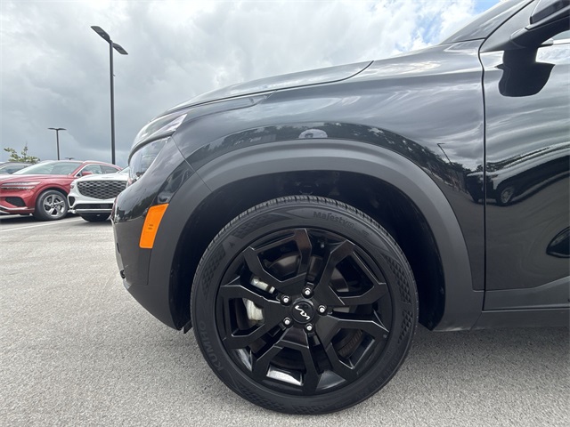 Vehicle image 10 of 23