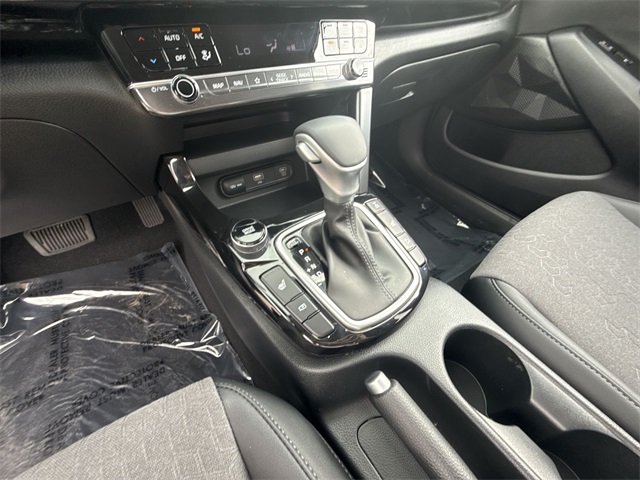 Vehicle image 17 of 23