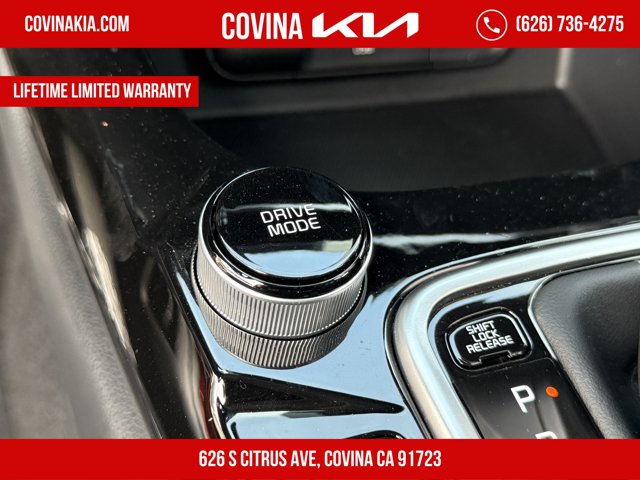 Vehicle image 22 of 32
