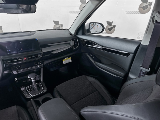 Vehicle image 23 of 33
