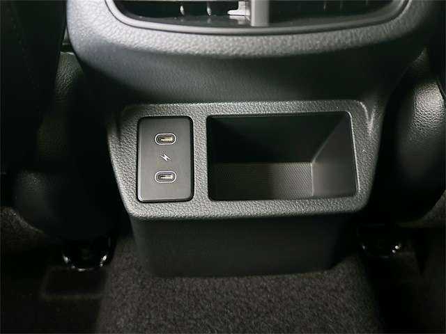 Vehicle image 25 of 33