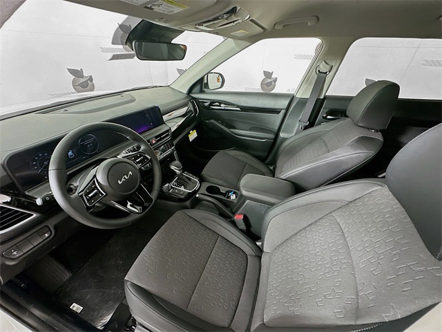 Vehicle image 21 of 33