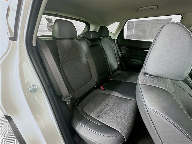 Vehicle image 28 of 33