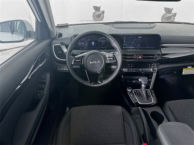 Vehicle image 22 of 33