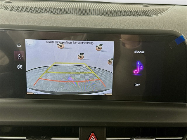 Vehicle image 14 of 33