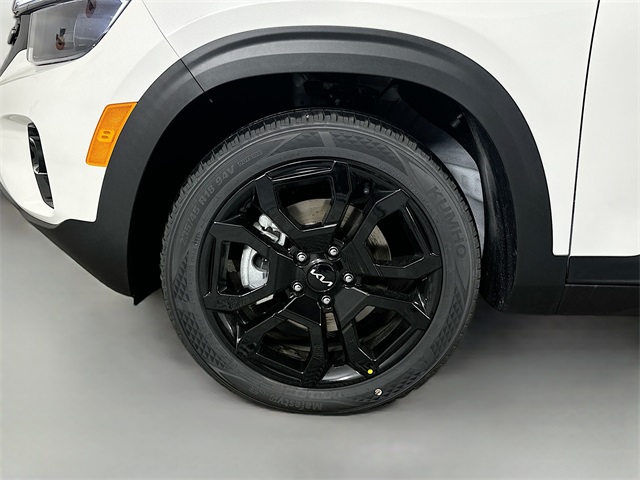 Vehicle image 32 of 33