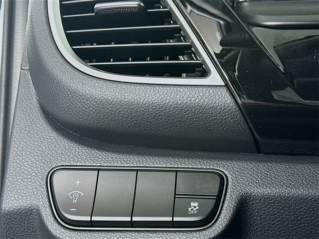 Vehicle image 10 of 33