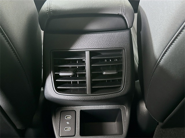 Vehicle image 26 of 33