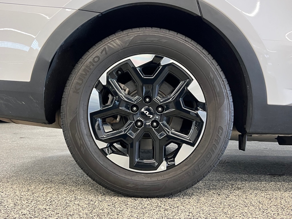 Vehicle image 6 of 27