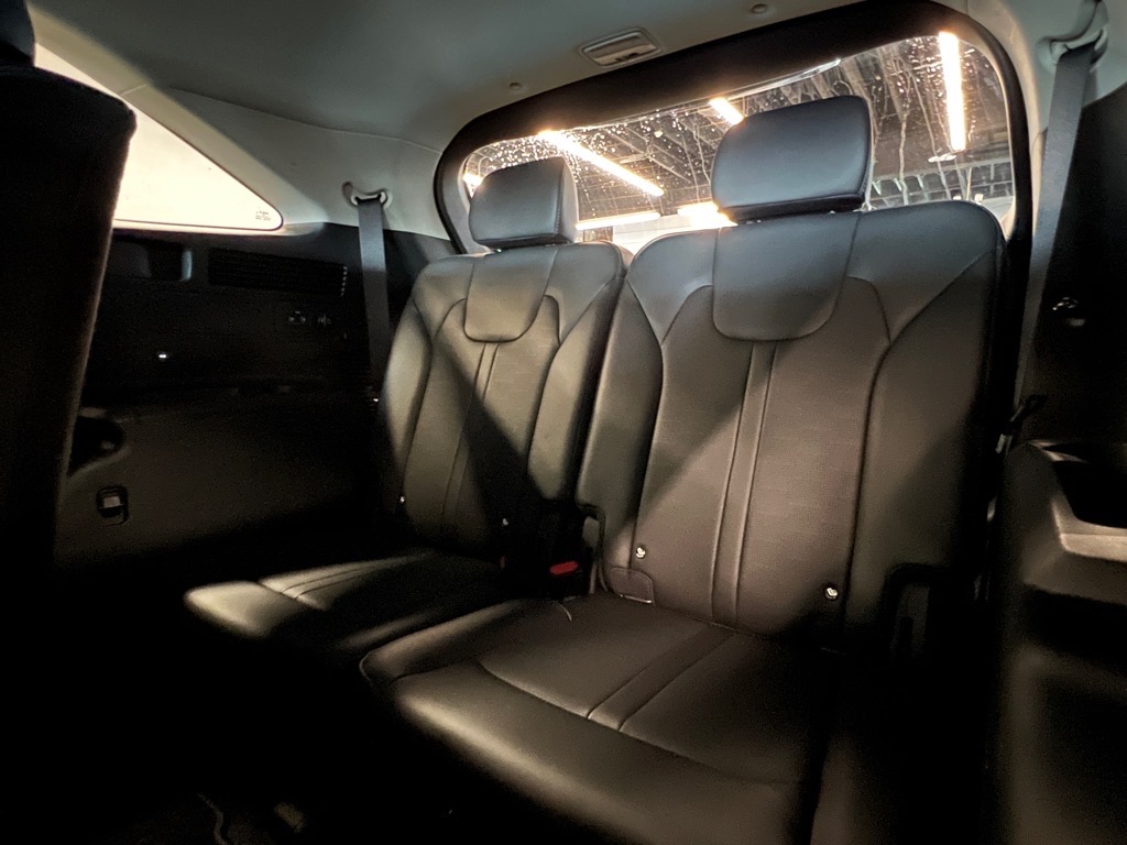 Vehicle image 8 of 27