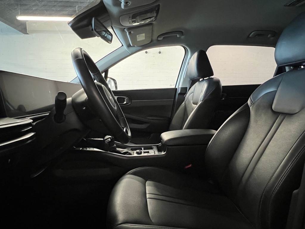 Vehicle image 13 of 27