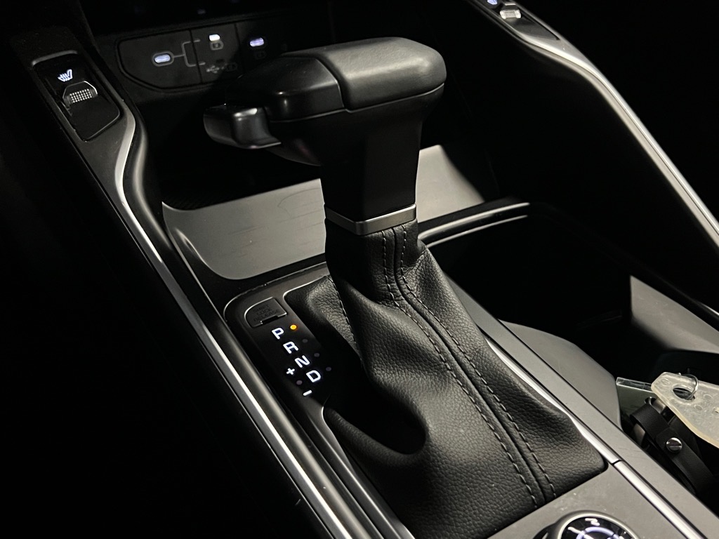 Vehicle image 20 of 27