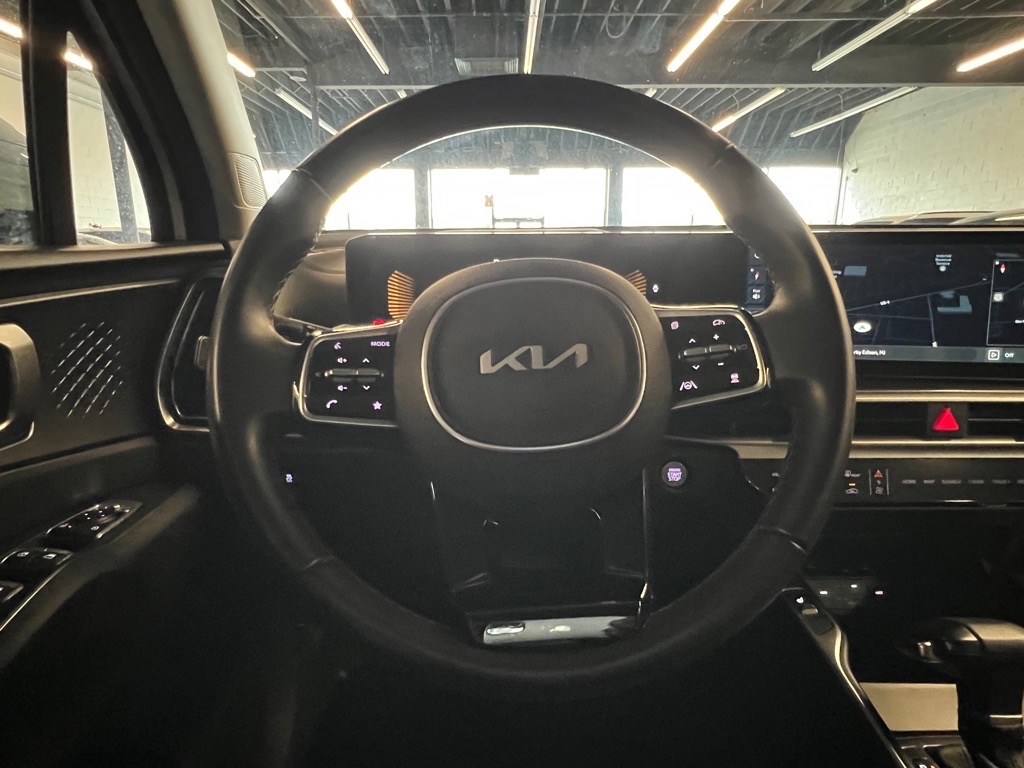 Vehicle image 25 of 27