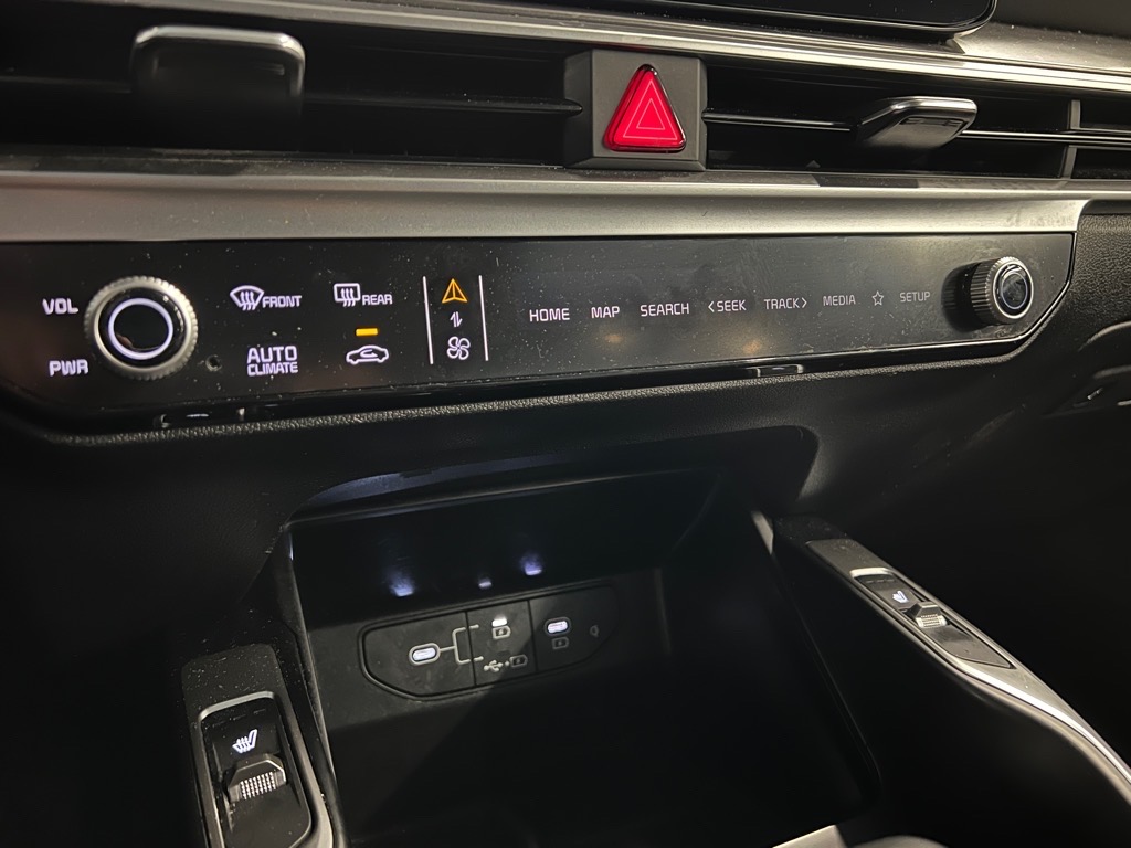 Vehicle image 24 of 27