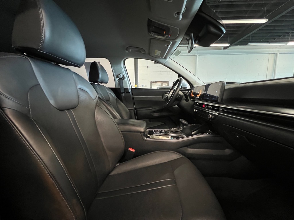 Vehicle image 14 of 27
