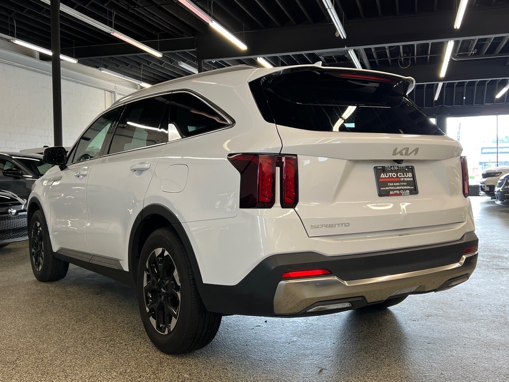 Vehicle image 4 of 27