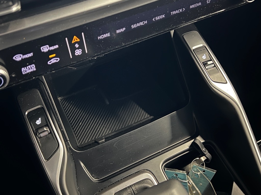 Vehicle image 21 of 27