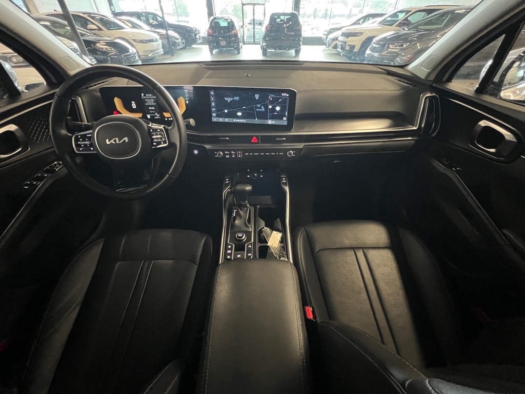 Vehicle image 17 of 27