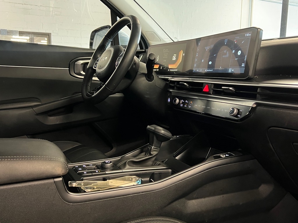 Vehicle image 16 of 27