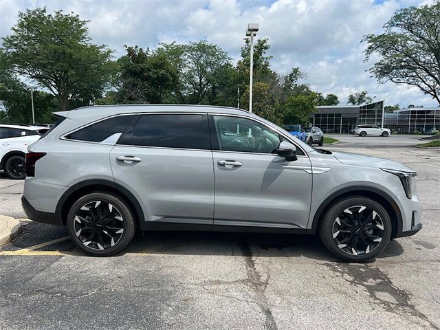 2024 Kia Sorento EX Image 4 of 28