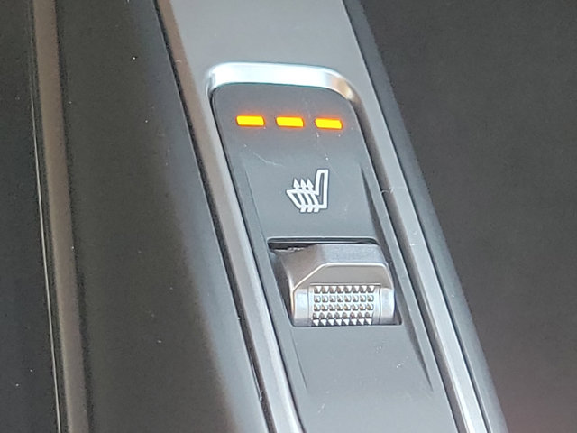 Vehicle image 27 of 33