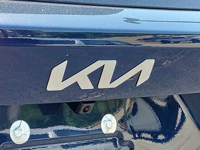 Vehicle image 25 of 33