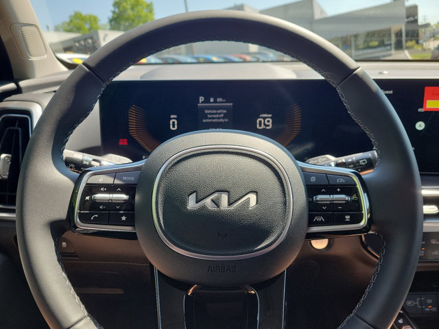 Vehicle image 18 of 33