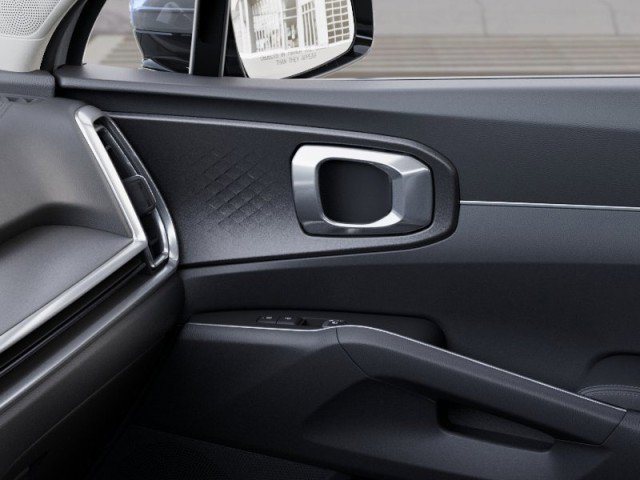 Vehicle image 25 of 31