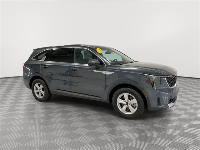 Vehicle image 7 of 28