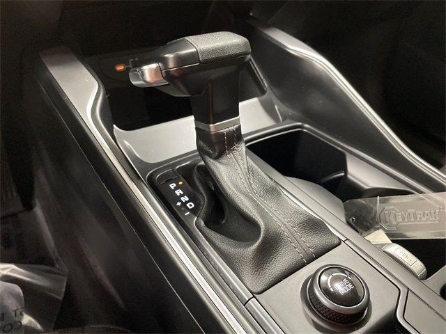 Vehicle image 25 of 28