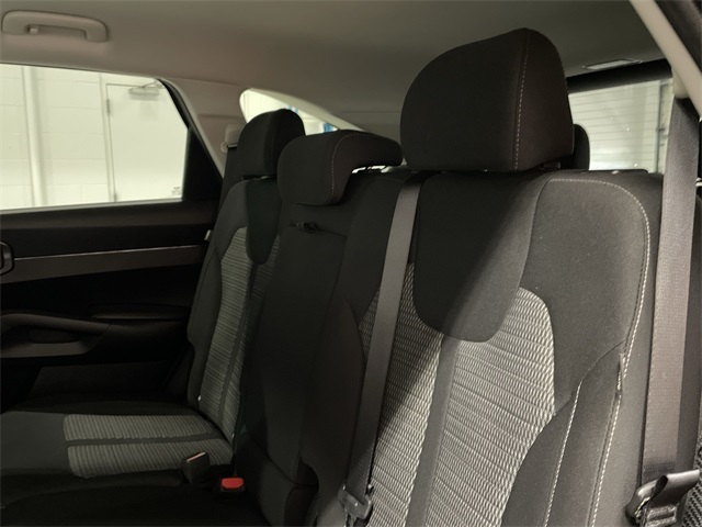 Vehicle image 16 of 28