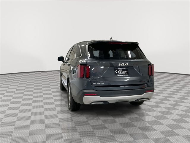 Vehicle image 12 of 28