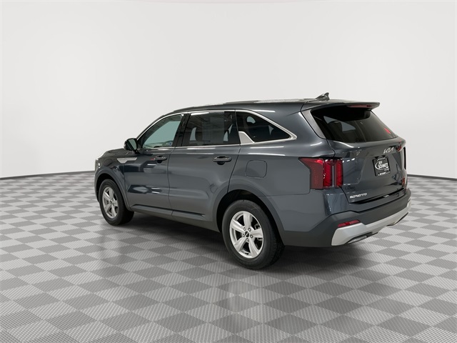 Vehicle image 13 of 28