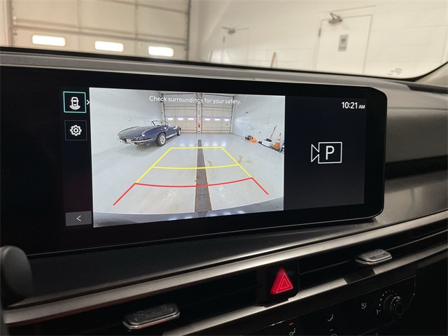 Vehicle image 23 of 28