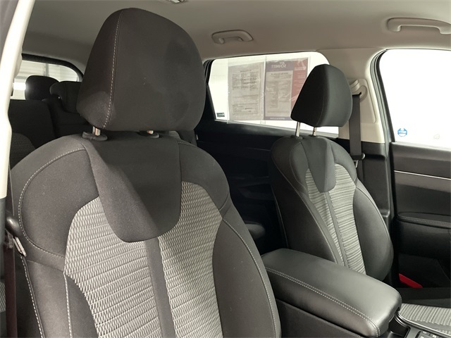 Vehicle image 18 of 28