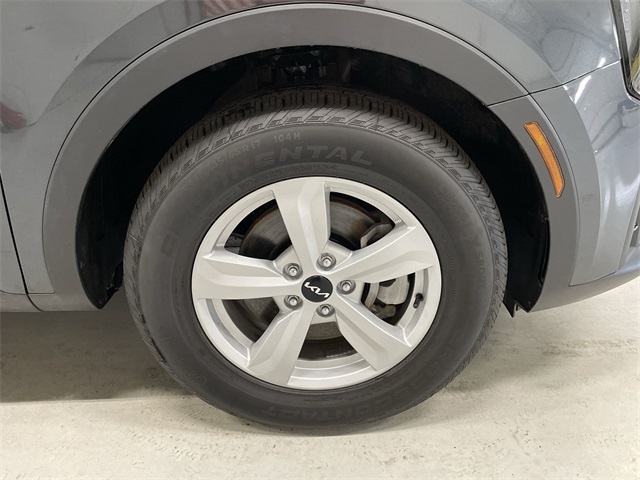 Vehicle image 14 of 28