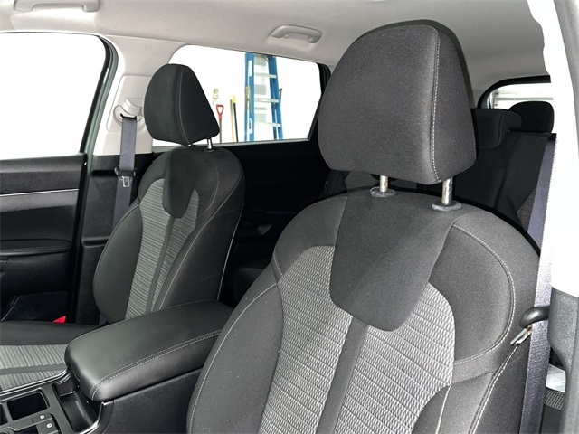 Vehicle image 19 of 28