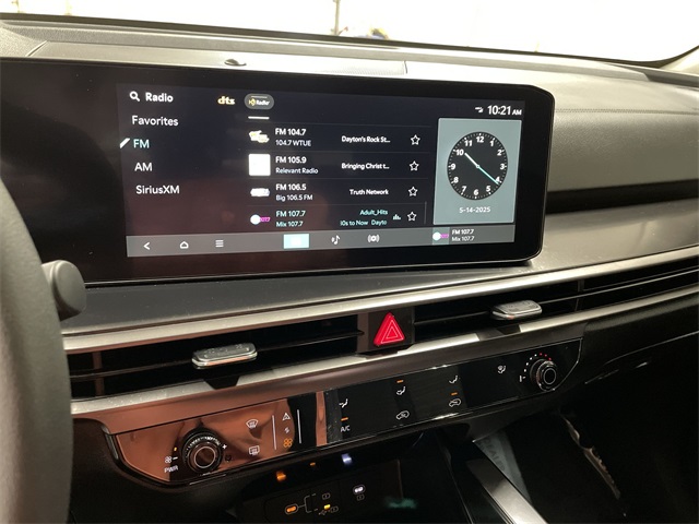 Vehicle image 22 of 28