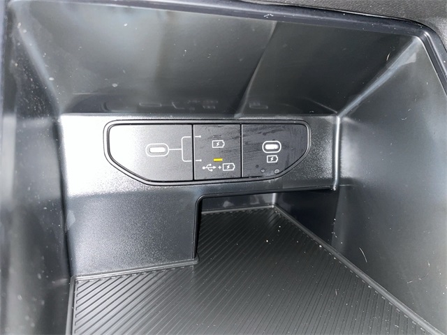Vehicle image 24 of 28