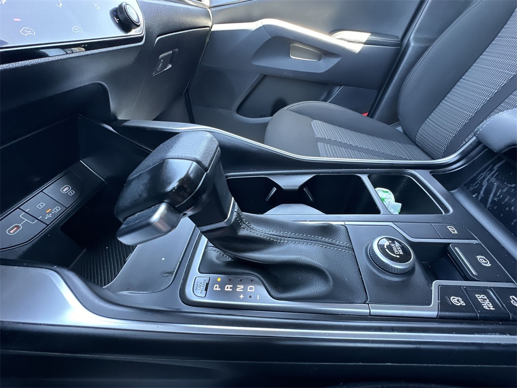 Vehicle image 19 of 25