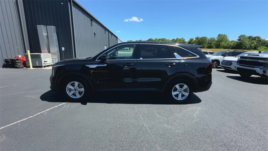 Vehicle image 7 of 25