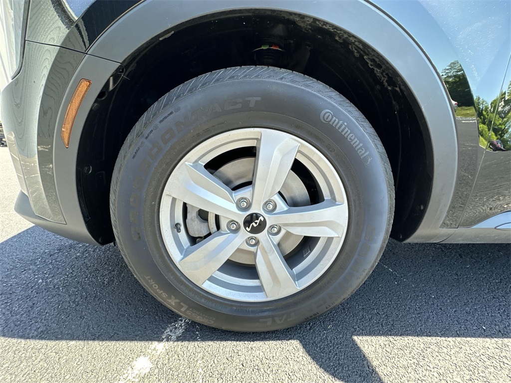 Vehicle image 10 of 25